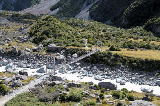 Es war ein sehr schöner Walk über zwei Hängebrücken und vorbei an zwei Seen (Mueller und Hooker Lake).