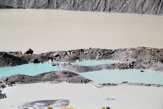 Die unterschiedlichen Farben des Mueller Lake.