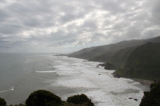 Wilde und ursprüngliche Küste.
