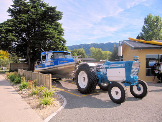 Unser Wassertaxi auf dem Parkplatz.