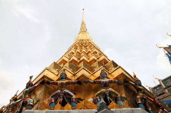 Viele Gebäude sind überzogen mit Blattgold und gesäumt mit Mosaikfiguren.