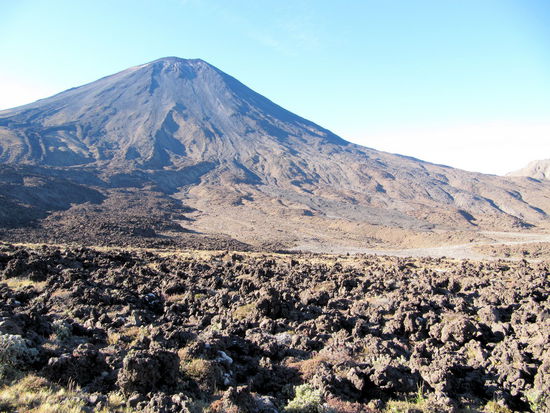 Blick auf Mount Ngauruhoe (2.291m) - besser bekannt als der Schicksalsberg aus 'Der Herr der Ringe'.