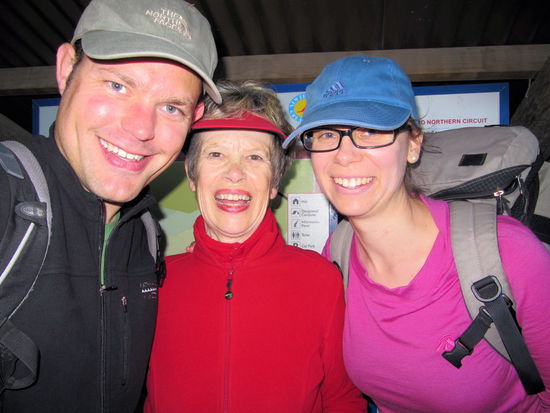 Mit müden Beinen aber glücklich nach dieser wunderschönen Wanderung am Ketetahi Parkplatz (750m) - dem Endpunkt der Wanderung.