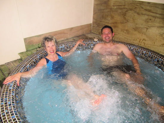 Zur Regeneration der müden Glieder sprangen wir abends in einen der moteleigenen Whirlpools.