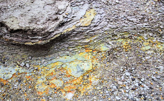 Ablagerungen in sehr unterschiedlichen Farben.