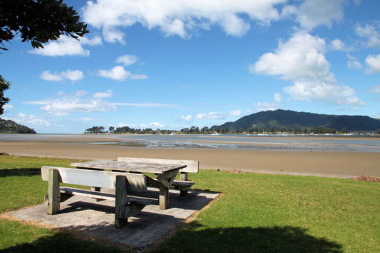 Wir machten Mittagspause in Tairua direkt am Wasser mit Blick auf Pauanui.