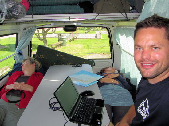 Nach dem Essen hielten die Damen Mittagsschlaf und ich konnte in Ruhe am Computer arbeiten. 