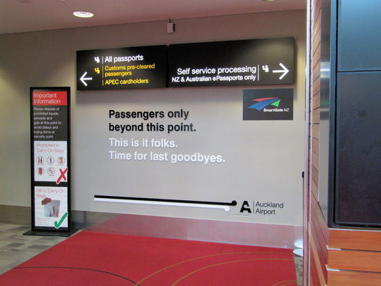 Irgendwie typisch neuseeländisch dieser Hinweis. "This is it folks. Time for last goodbyes."