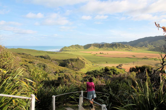 Wir haben auch einen lohnenden Abstecher zum 'East Cape Lighthouse' gemacht - dem östlichsten Punkt auf dem neuseeländischen Festland. Lizzy genießt beim Aufstieg den Ausblick.