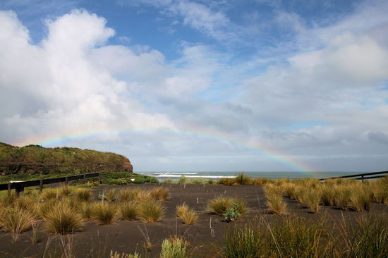 Seht ihr den Regenbogen? ... und den dunklen Sand?