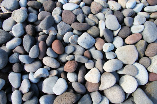 Mal wieder etwas für den Desktophintergrund.  Der steinige Strand am Cape Egmont Leuchtturm.