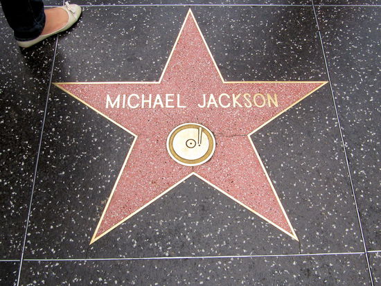 Diesen Stern hab ich bereits 2006 fotografiert. Seitdem Michael tot ist, wird man beim fotografieren auch nicht mehr schräg angeschaut. 