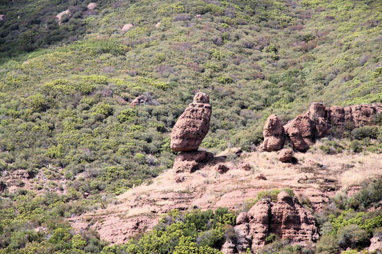 Während der Wanderung kann man sehr schöne Felsformationen mit Namen wie Split Rock, Echo Cliffs und Inspiration Point sehen.