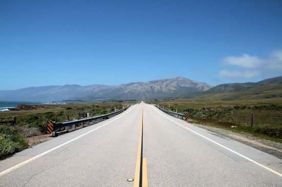 So waren wir dann auch froh, als wir endlich wieder auf dem Highway waren und die Natur bewundern konnten. Wir waren überrascht wie wenig Autos auf dieser tollen Strecke unterwegs waren. Den Grund hierfür sollten wir später erfahren.