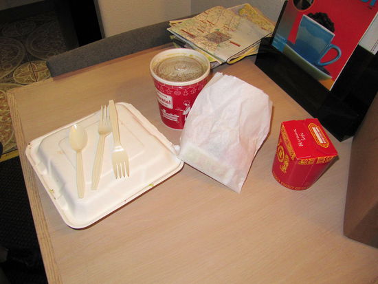 Dabei hatten wir nur gebratene Nudeln, eine Suppe und Frühlingsrollen bestellt! Die Glückskekse gab es als Aufmerksamkeit des Hauses dazu.