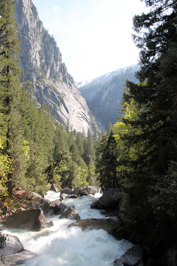 Der wilde Merced River.