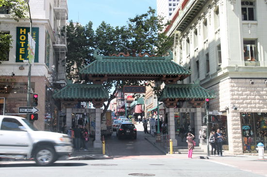 Die Einfahrt zur Chinatown.