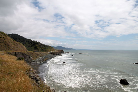 Schöne Küste entlang des Highways.