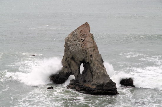 Bei der starken Brandung ist Baden nicht zu empfehlen. 