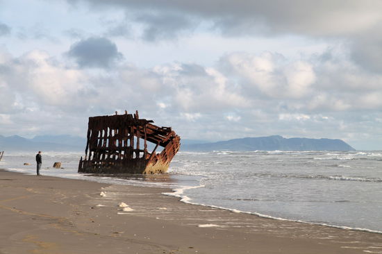 ... dass endlich die letzten Personen vom Schiffswrack der Peter Iredale verschwanden.