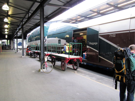 ... welches dann in einem eigenen Gepäckwagen landete.