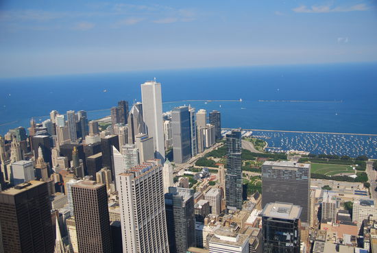 Blick vom Willis Tower (Sears Tower) auf den Lake Michigan und Chicago downtown