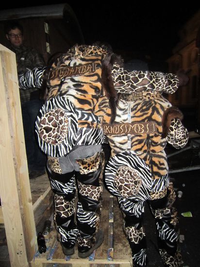 stubamba und knüsimbi - motto 2011: african hunter
(danke an dieser stelle nochmals an stu für das nähen!!!)