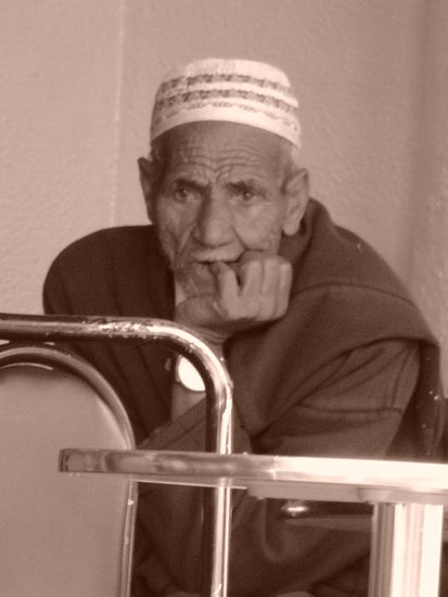 marokko - alter mann im teehaus