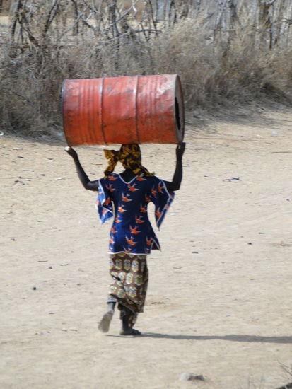 mali - farbige kleider und viel im/auf dem kopf