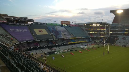 rugby spiel in durban (und keine angst, es hatte mehr leute, das war erst das junioren spiel...)