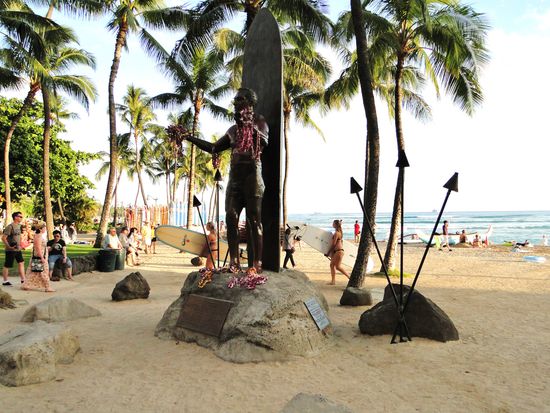 duke an der waikiki beach