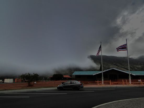 kailua kona - meine karre und bevor der grosse regen kam