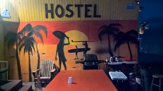 beach bungalow hostel - sonnendeck mit blick aufs meer (ganz rechts)