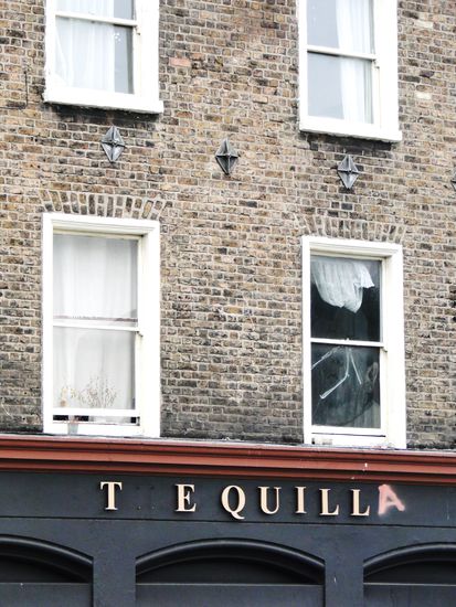 dublin - aus dem namen eines geschlossenen pubs hat jemand einen spass daraus gemacht!