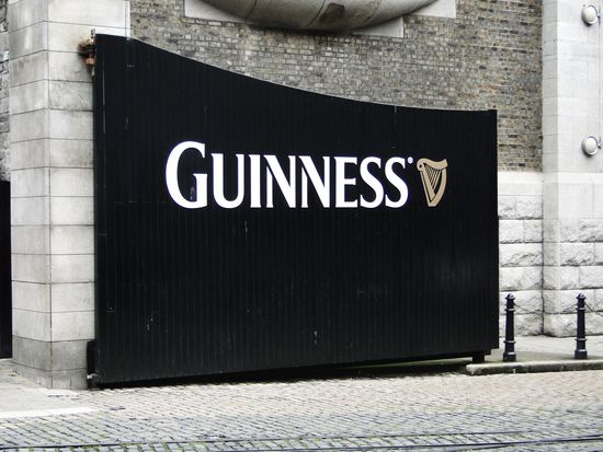 dublin - guinness brauerei eingangstor