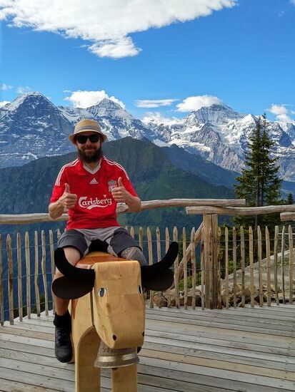 liverpool fc - englischer meister (schynige platte - im hintergrund eiger, mönch und jungfrau)