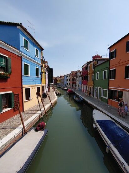 burano mit den farbigen häuser