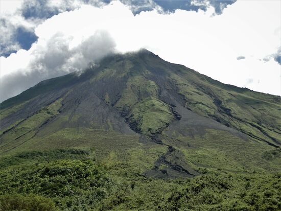 wanderung hoch zum ava gestein