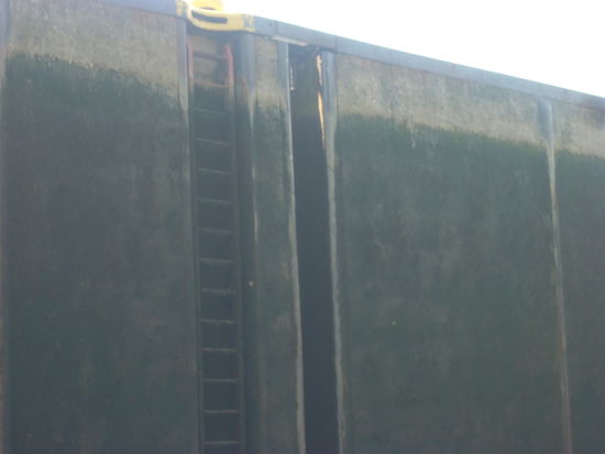 Für die erste Schleuse ist das mal hoch genug. Nein, wir klettern jetzt da nicht hoch.