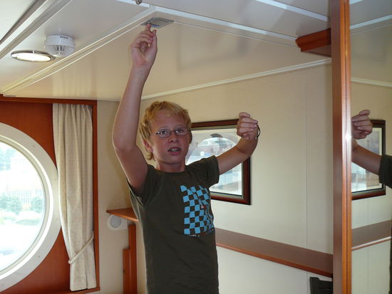 Hey da oben ist ja noch ein Bett in der decke versteckt!