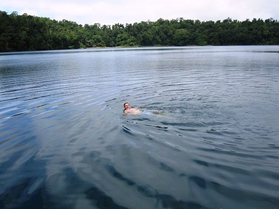 Erfrischung am Lake Eacham