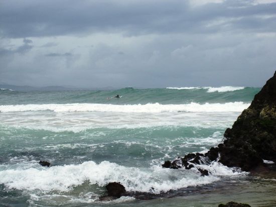 Herrliche Wellen in Byron Bay (sieht man den Surfer?)