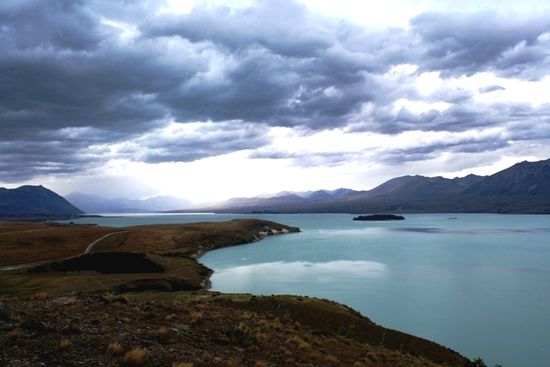 Lake Tekapo mit verhangenem Himmel - aber warm war's!