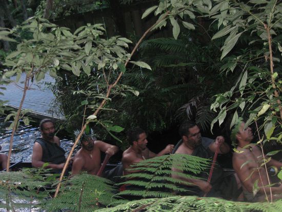 Kulturveranstaltung vor dem Hangi (Maori-Essen)