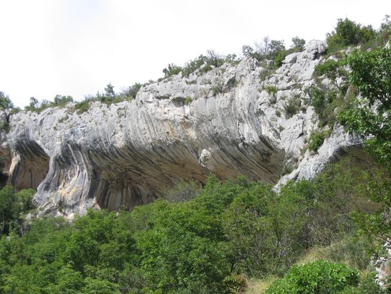 Überhang im Karst