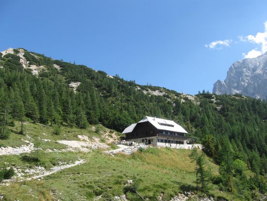 Endlich in Sicht, die Hütte am Vrsic Pass
