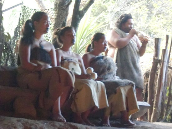 Vor dem Karanga, dem Willkommensgruss der Frauen