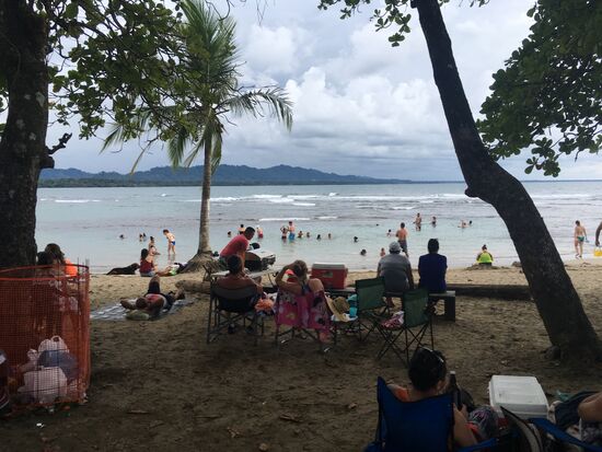 Strandleben am Sonntag Nachmittag