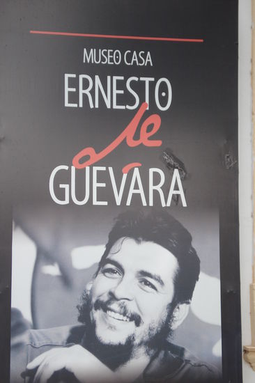 Che Guevara Museum: 
Ernesto Che Guevara oder einfach nur Che wurde in Rosario gebohren. Aufgrund seiner Asthmaprobleme zog die Familie ein paar Jahre spaeter nach Alta Gracia um, da dort ein angenehmeres Klima herrscht. Spaeter zog Che dann nach Buenos Aires, wo er Medizin studierte etc.