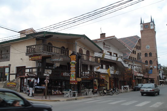 Hauptstrasse von Villa General Belgrano. In manchen Laeden wird sogar bayrische Volksmusik gespielt...